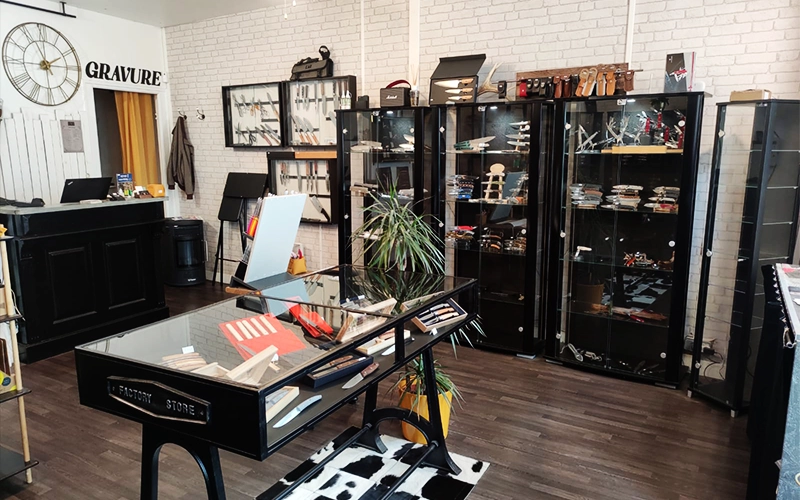 Intérieur de la boutique La Coutel'Rie à Auray